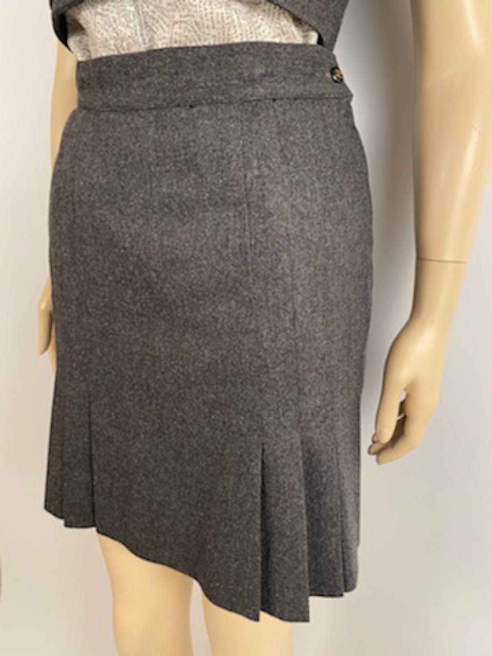 1990’s Chanel Vintage 2 piece outfit Gray short pleated skirt with matching vest sz 4