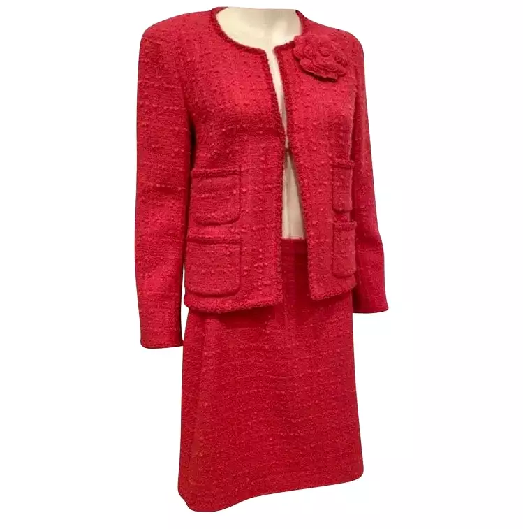 Chanel 09A, 2009 Fall Rose Color Skirt Suit with matching Camellia Pin FR 40/42 US 6