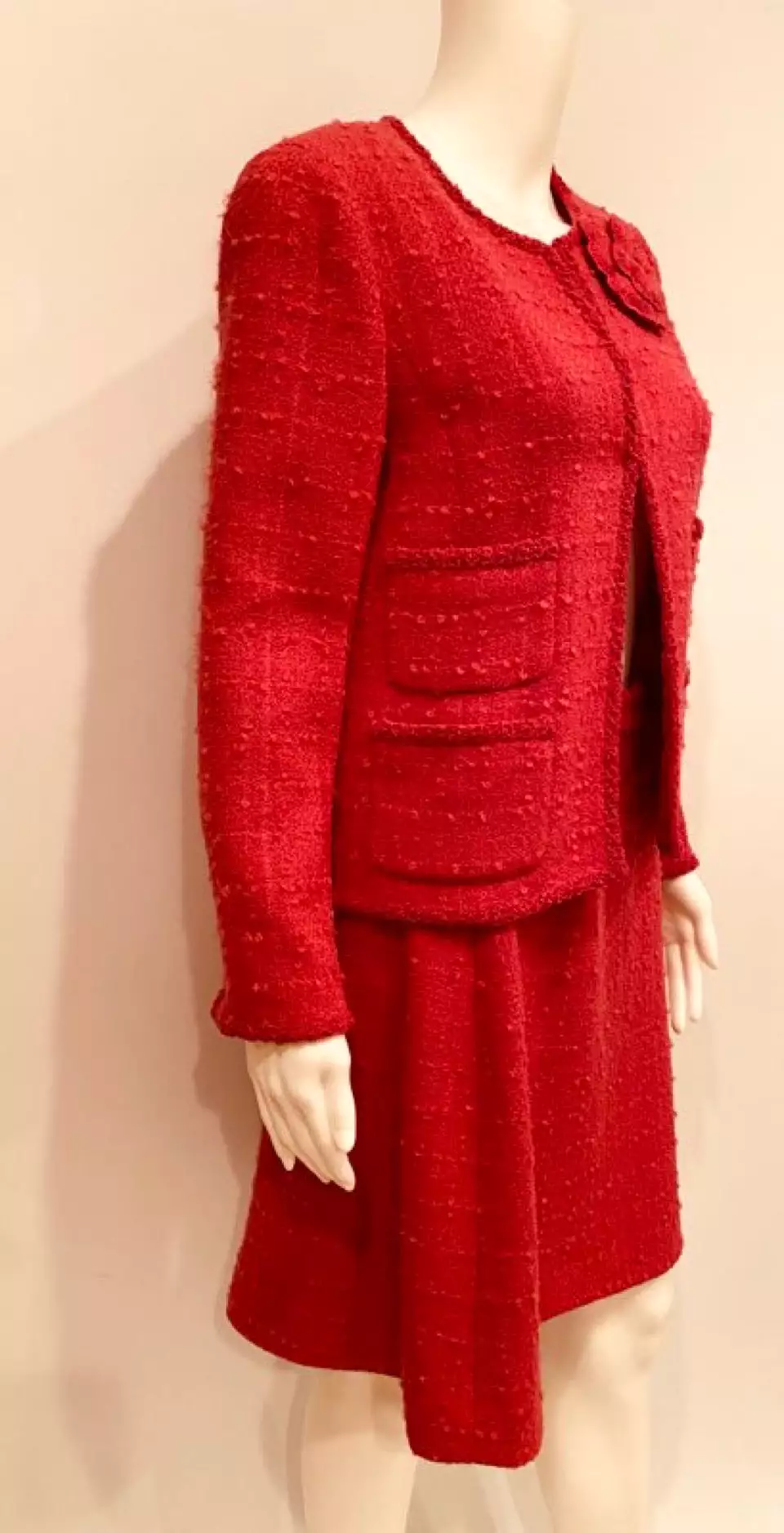 Chanel 09A, 2009 Fall Rose Color Skirt Suit with matching Camellia Pin FR 40/42 US 6