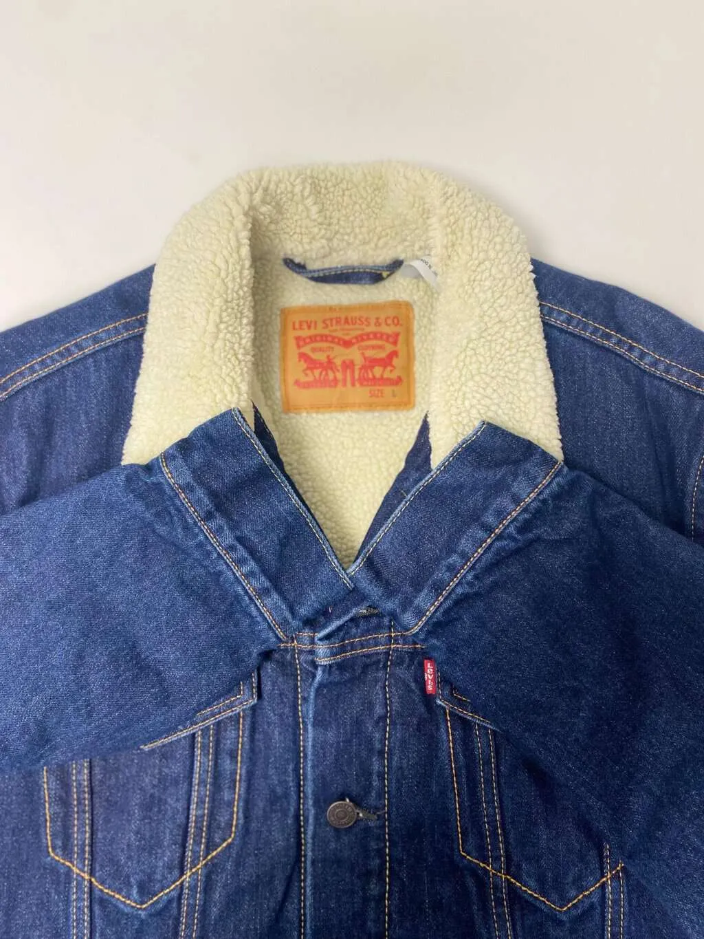 Men’s Levis blue sherpa denim trucker jacket with white collar – Medium